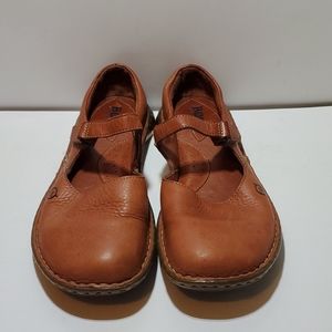 Born Women's size 8 brown sandals